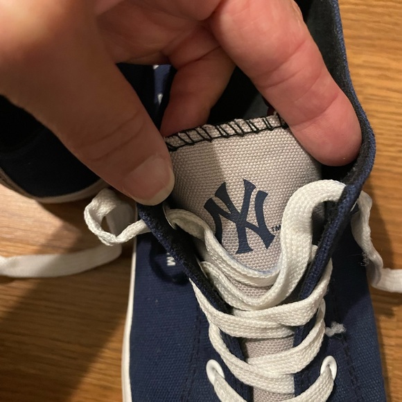 Men’s Low Top New York Yankees Canvas Size 12 - Picture 5 of 6